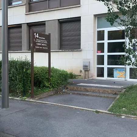 Appartement -centre Ville-au2etage Avec 2 - 6 Personnes Reims