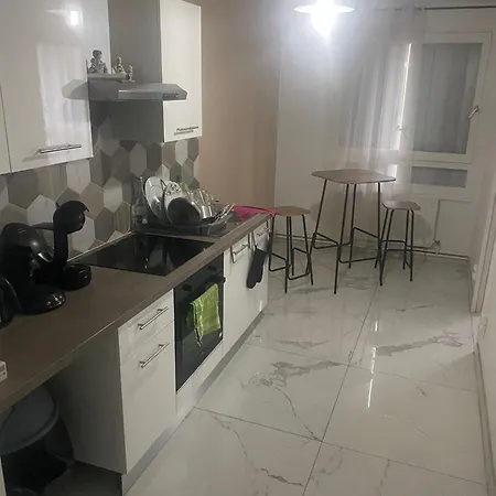 -centre Ville-au2etage Avec 2 - 6 Personnes Daire Reims